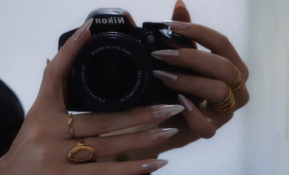 mujirel's tweet image. Got my nails done