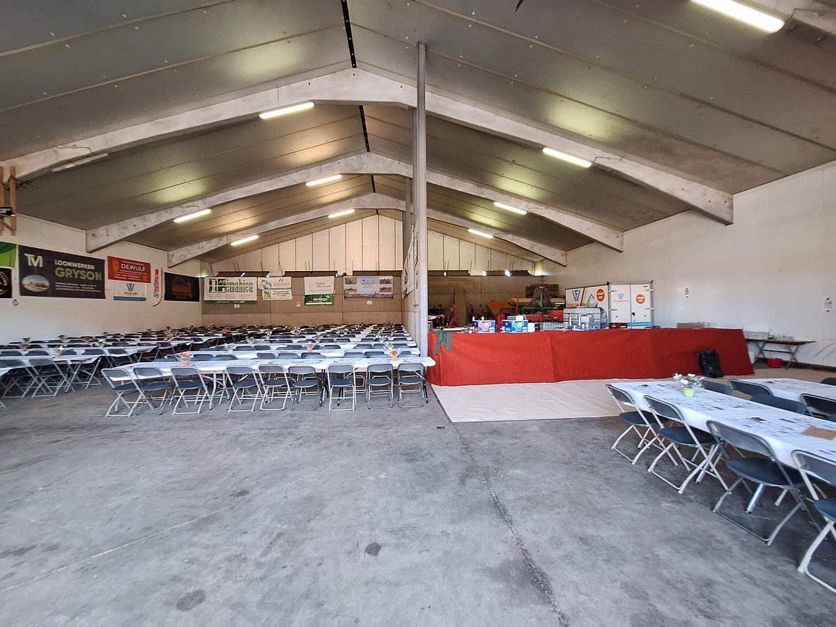 Klaar voor een tweedaags feestweekend met de jeugd.
Kippenfestijn, pintje drinken, praatje met de buren en collega's en schitterend weer. 
#zinin