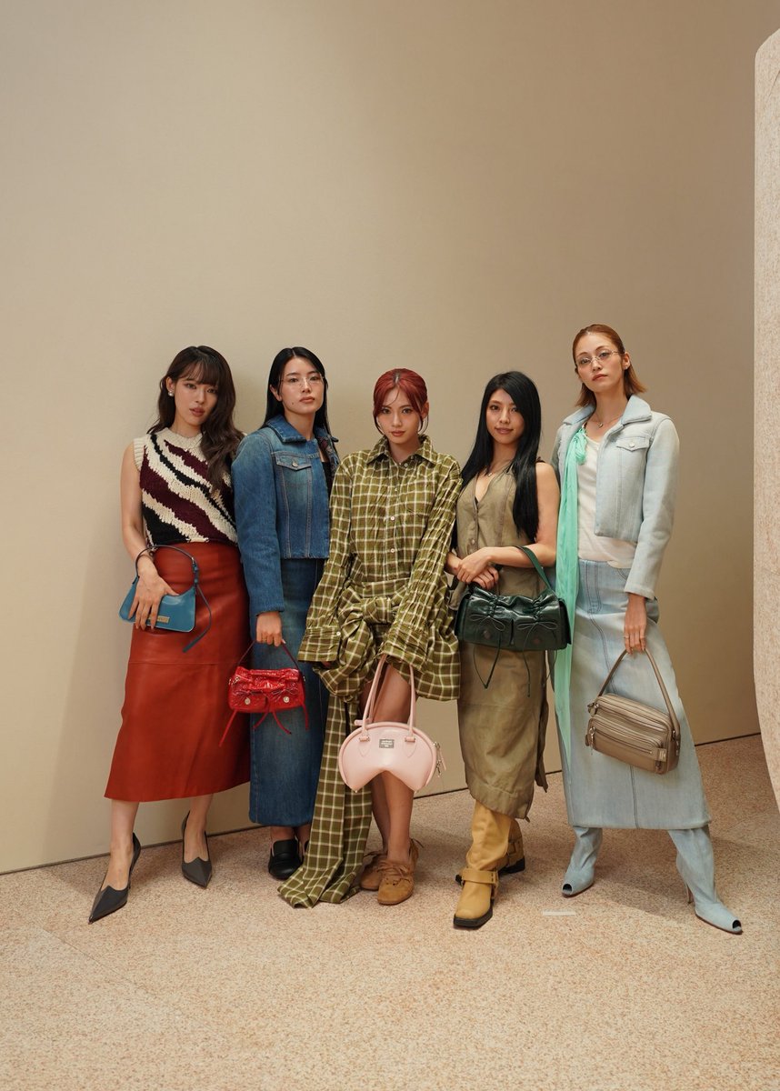 f5ve_official's tweet image. 🩷 @acnestudios 🩷