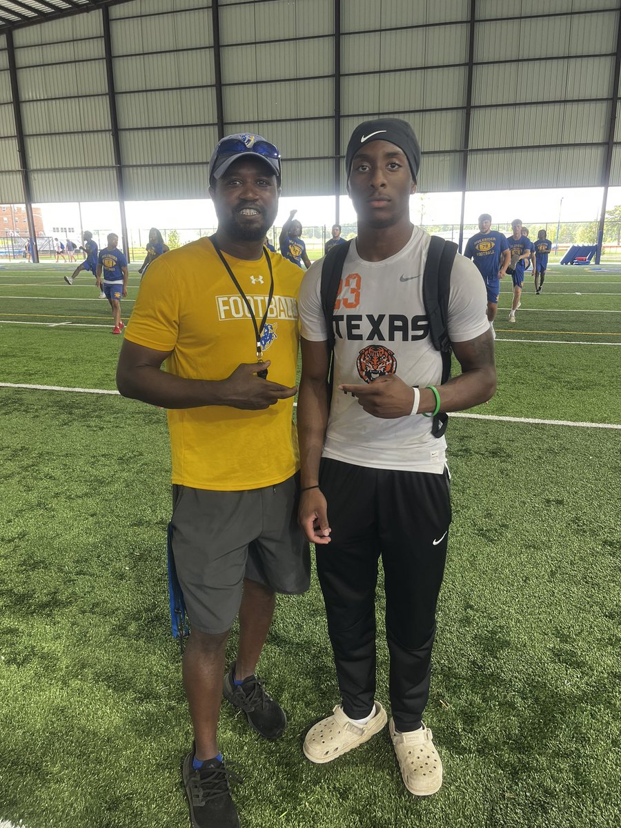 Peyton Walker (@peytonwalk93543) on Twitter photo Had a great time at <a href="/SAUFootball/">Mulerider Football</a> yesterday thank you <a href="/coachddean/">Dionte Dean</a> <a href="/SbgHound/">Coach DJ</a> for having me 🔵🟡
<a href="/Eric_Sutton4/">Eric Sutton</a> Had a great time at <a href="/SAUFootball/">Mulerider Football</a> yesterday thank you <a href="/coachddean/">Dionte Dean</a> <a href="/SbgHound/">Coach DJ</a> for having me 🔵🟡
<a href="/Eric_Sutton4/">Eric Sutton</a>