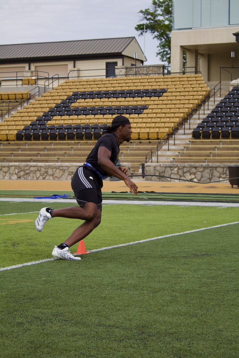 We love to work everyday… 

But that Friday work? 

HIT DIFFERENT! 🐝🧱📈 
#StingersUp #W.I.N