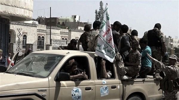 في مشهد يفضح زيف الشعارات ويكشف حقيقة التحالفات التي باتت علنية، تمكنت عناصر حوثية مسلحة من التسلل إلى محافظة #المهره، مروراً بمناطق تخضع لسيطرة جماعة الإخوان دون أن تواجه أي اعتراض من ما يسمى بـ الجيش الوطني الموالي لهم.
إن هذا التجاهل المتعمد يفضح حقيقة التخادم القائم بين