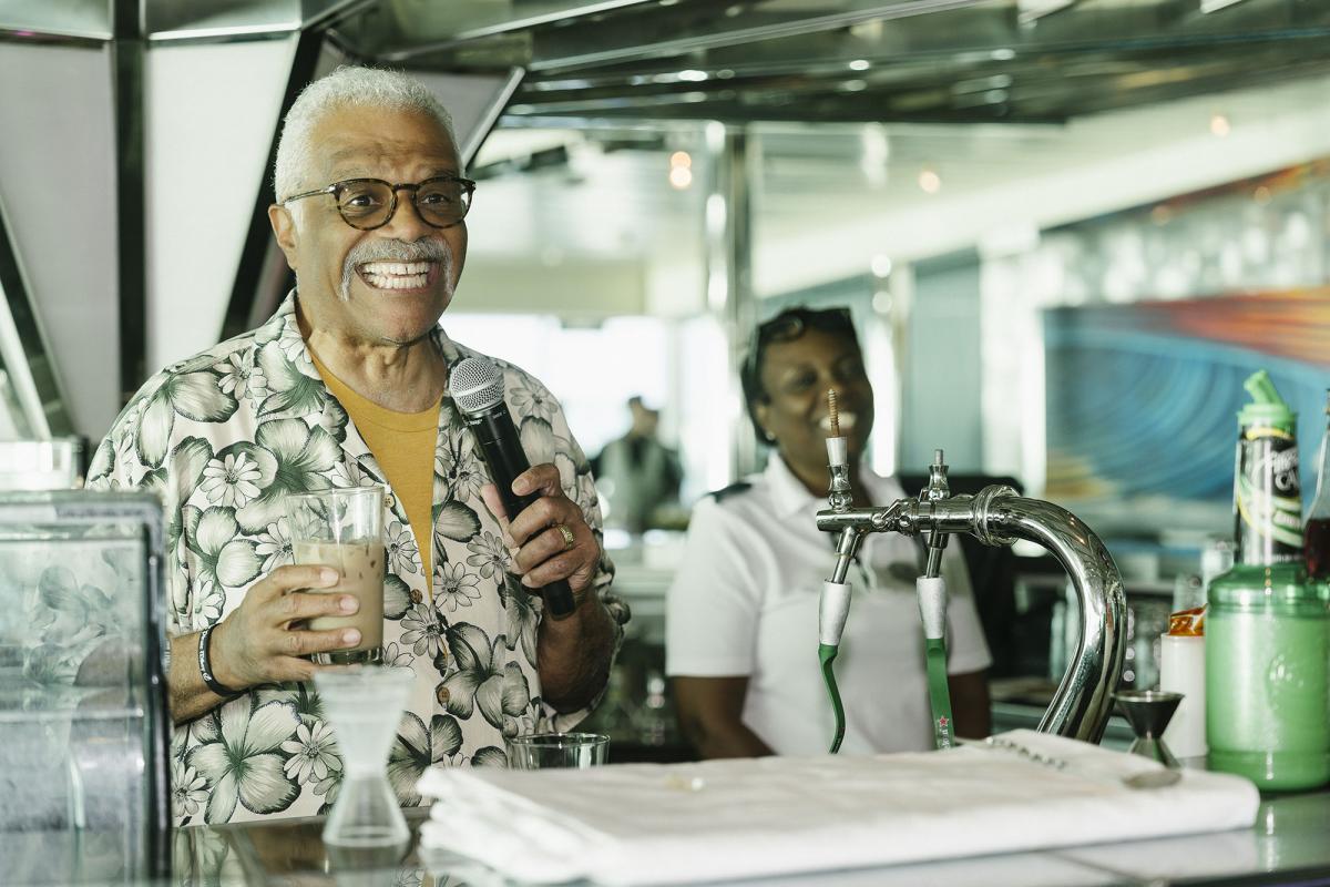 ComicConCruise's tweet image. Cocktails, exciting and new… Mixing up lovely cocktails with The Love Boat’s @BoogalooDg2 during his mixology class on Vol. 1 was a dream 💞 #ComicConCruise #tedlange
