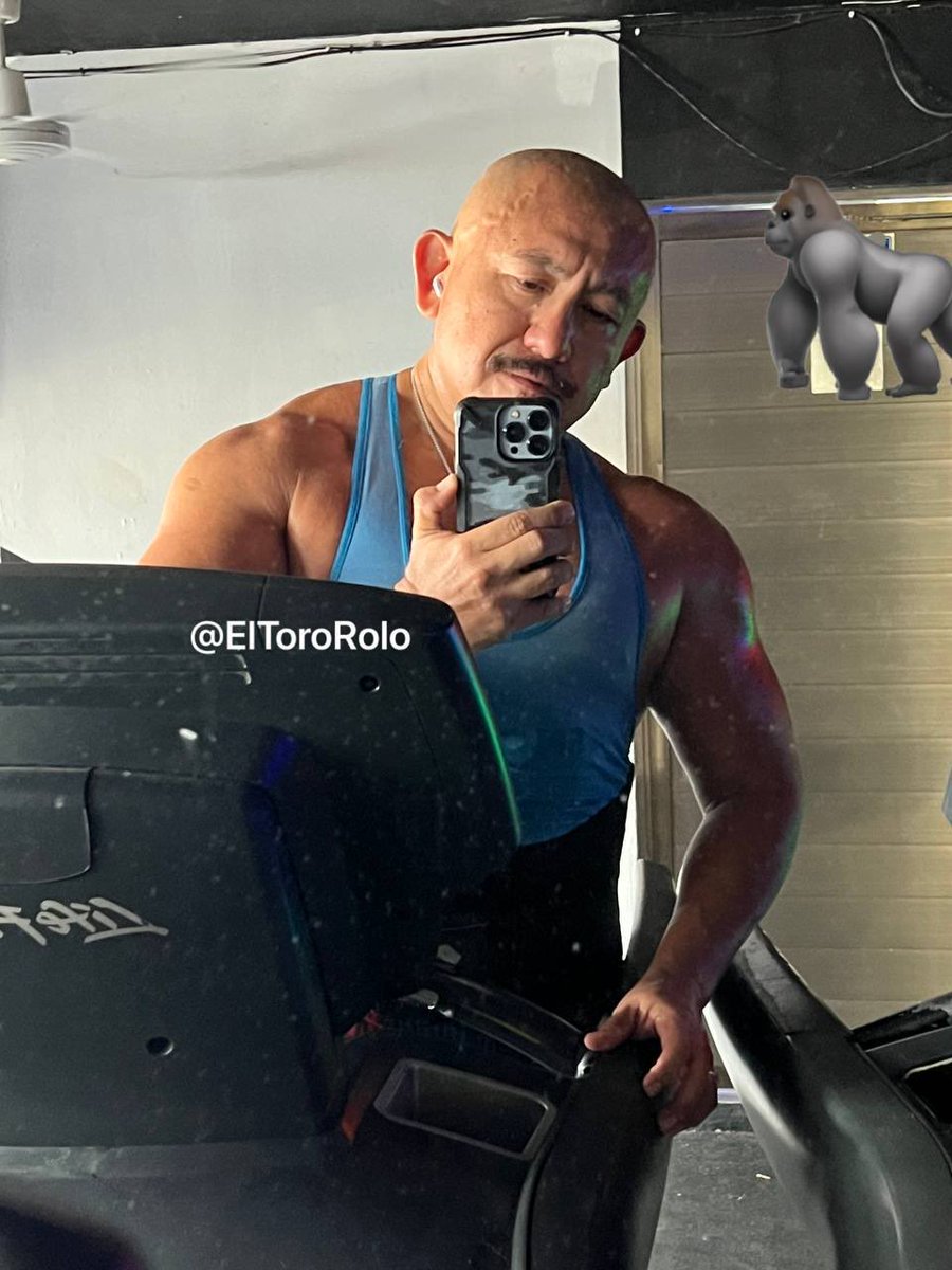 Buen día. ¿Ya entrenaron? Hay huevos para desayunar bien estrellados y salados. 💪🏽💦
#NSFW #DILF #feorucoypelón #madurocaliente #rucodegym #sudordeentreno #hueleamacho #viernesguarro #machopreñador