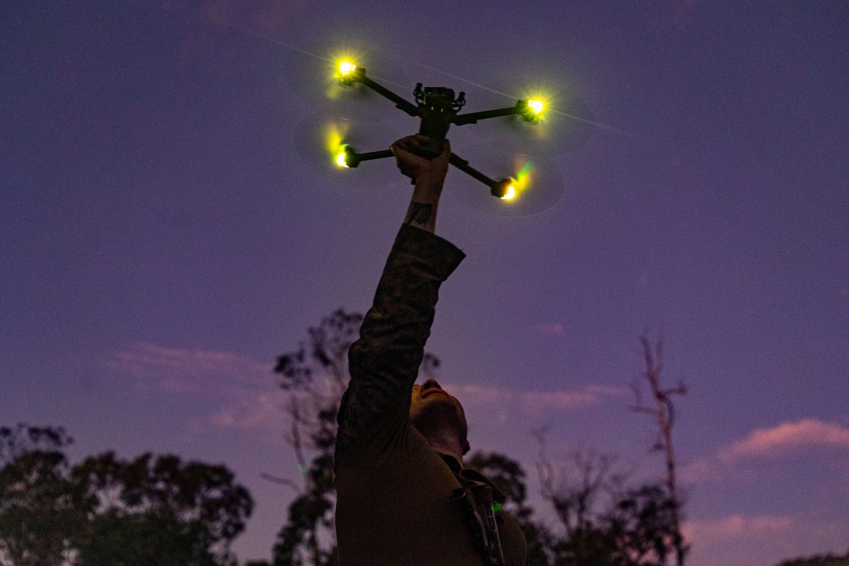 31stMeu's tweet image. 馃搷Shoal Water Bay Training Area, Queensland, AU, June 30, 2025.
U.S. Marines with 1st LAR, BLT 1/7, 31st MEU, conduct a R-80D Sky Raider drone exercise.
(@USMC馃摳by Lance Cpl. Raul Sotovilla)
@DefenceAust @USEmbAustralia @DeptofDefense
#Marines #Lethality #Readiness #Training