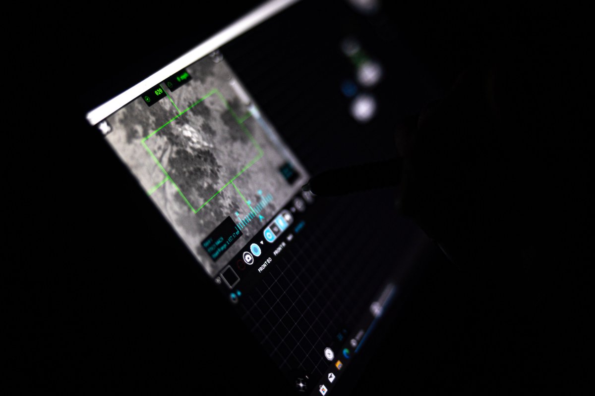 31stMeu's tweet image. 馃搷Shoal Water Bay Training Area, Queensland, AU, June 30, 2025.
U.S. Marines with 1st LAR, BLT 1/7, 31st MEU, conduct a R-80D Sky Raider drone exercise.
(@USMC馃摳by Lance Cpl. Raul Sotovilla)
@DefenceAust @USEmbAustralia @DeptofDefense
#Marines #Lethality #Readiness #Training
