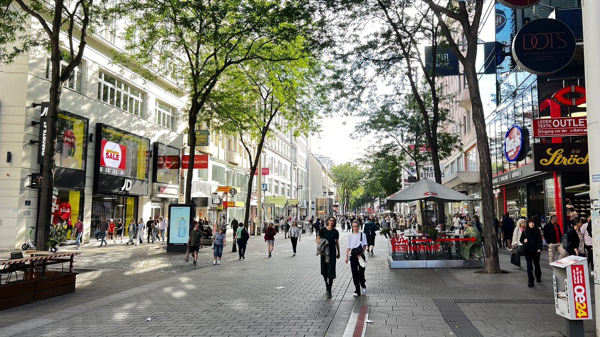 terp_tt's tweet image. •#Mariahilferstraße
•#Mahü
•#ShoppingVienna
•#ViennaShopping
•#WienShopping
•#MahüVibes
•#CityLifeVienna
•#ViennaStyle
•#UrbanVibesVienna
•#WindowShopping