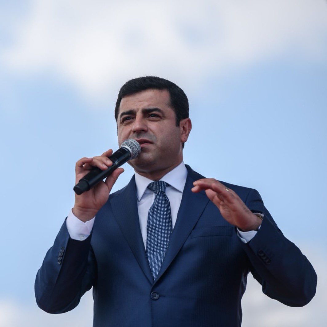 tekhabermerkezi's tweet photo. DEM Parti, Selahattin Demirtaş'ın tahliye edilmesi için başvuruda bulundu. #süleymaniye #silahlarsusuyor #terörsüztürkiye #yiğitbulut #lgs2025 #milan #pkk #hayırlıcumalar #boşnak #tiyatro #dolar3 #THM https://t.co/DRXW2ua1vA
