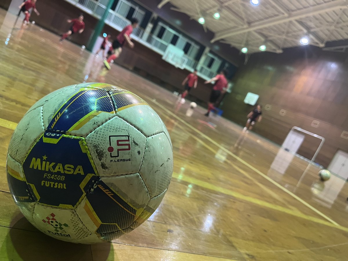 kazu23_analyst's tweet photo. 新年度スタートから3ヶ月が経過。 大変だけど、少しずつ慣れてきました。 コーチ陣の言葉の使い方や伝え方から学ぶことが多く、大切にしていきたい。
日々勉強。 そして映像を見ると止まらなくなり、ワクワク。 選手と一緒に楽しみながら成長していきたい。
#bardral
#Segund
#Base
#伝え方
#学び https://t.co/UsXUfXLBXW