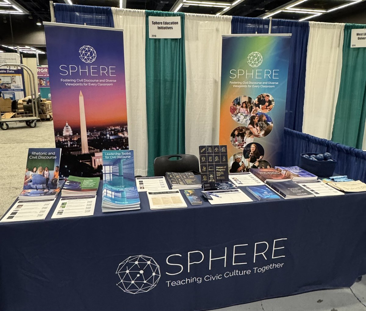 slane_nestor's tweet image. FREE content &amp;amp; PD resources from the nonprofit Sphere at Booth 2213 at the #UNITEDconference 

Support interdisciplinary civil discourse, empower teachers, &amp;amp; elevate student voices 💬 
⭐️upper ES, MS, HS
#principalsUNITED #NASSP @NASSP 
@SphereEdIn