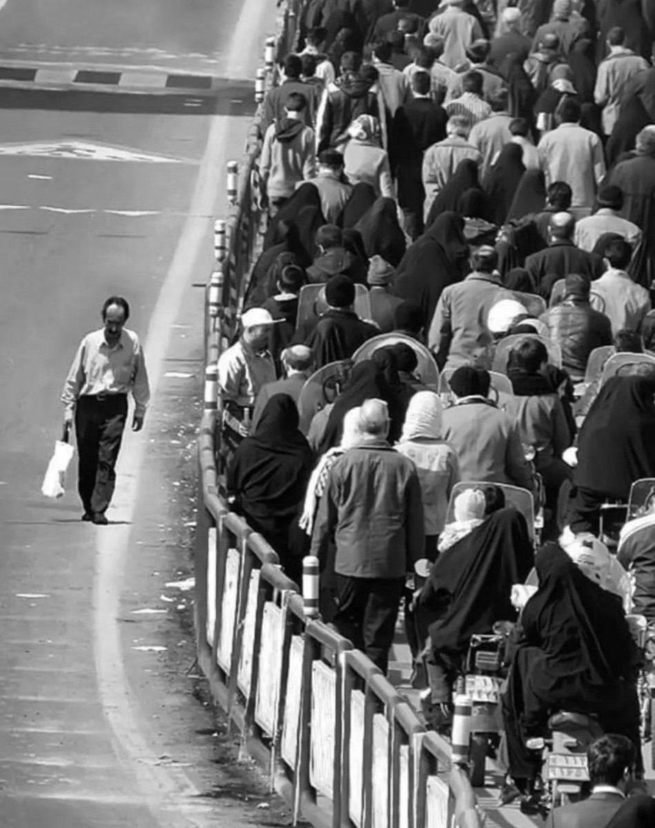 HoseinNateghi24's tweet image. ز بس که پیرویِ خلق گمرهی آورد
نمیرویم به راهی که کاروان رفته