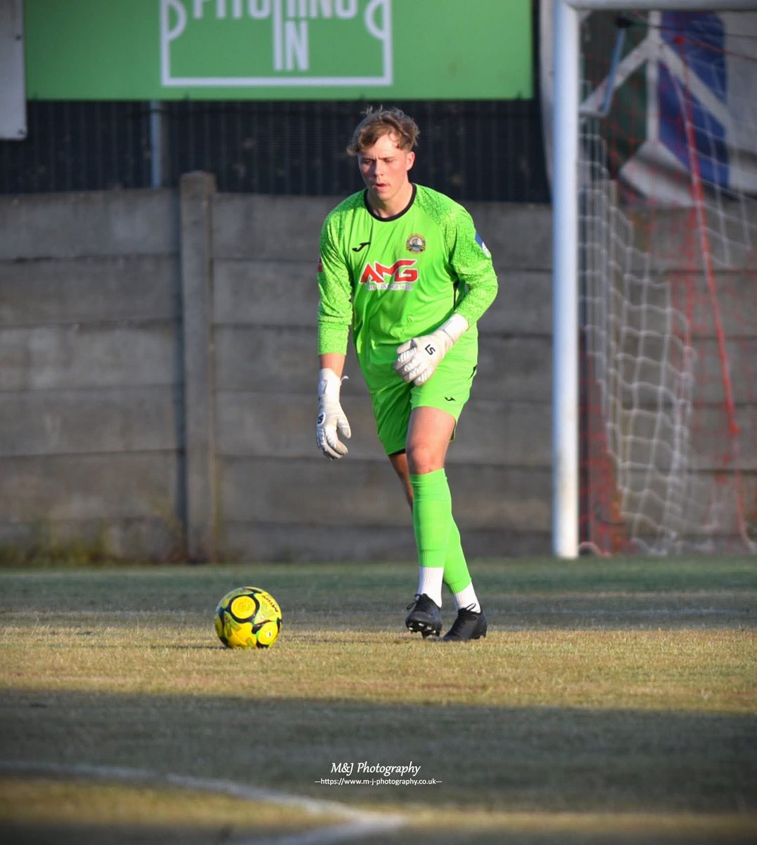 GosportBFC's tweet photo. Just over two hours until kick-off. Who’s joining us tonight in Littlehampton 🙋‍♂️

#UpTheBoro #UTB https://t.co/ibgGBXv5ek