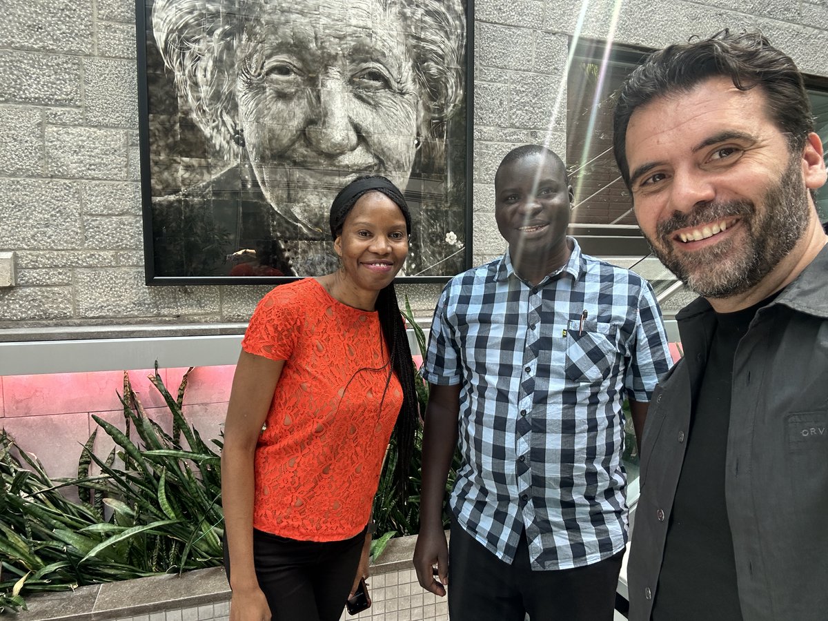 Stikov's tweet image. Johnes Obungoloch first visited us at @polymtl in 2019 for the first edition of the MRathon. Six years later, he is back in Montreal building a low-field MRI scanner with Udunna Anazodo
It was a pleasure welcoming him back to the @PolyNeuro lab together with @jcohenadad