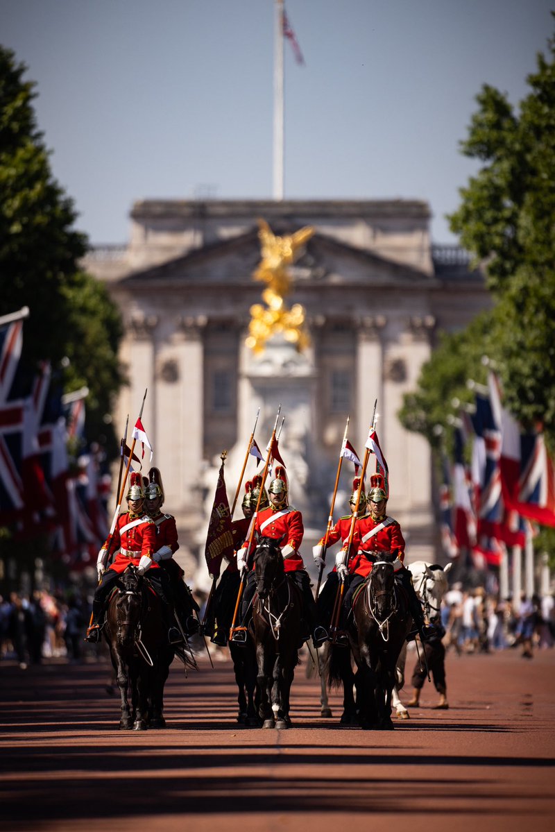 ArmyInLondon's tweet image. Did you guess correctly? for the next ten days, the Household Cavalry Mounted Regiment has handed over to Lord Strathcona’s Horse (Royal Canadians).
Find out why… army.mod.uk/news/canadian-… Canadian armoured regiment steps in as The King’s Life Guard | The British Army