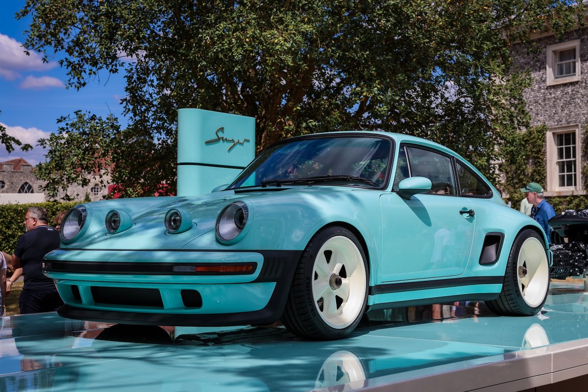 CSRRacing's tweet image. Hello from @fosgoodwood!
CSR2 is surrounded by iconic classics, futuristic builds, and pure motor magic. ✨
Take a look at the snaps and let us know which one you'd race! 🏎️💬

#CSR2 #GFOS #FOS #Goodwood #GoodwoodFestivalOfSpeed #Mercedes #Ford #AstonMartin #Pagani #Ferrari…