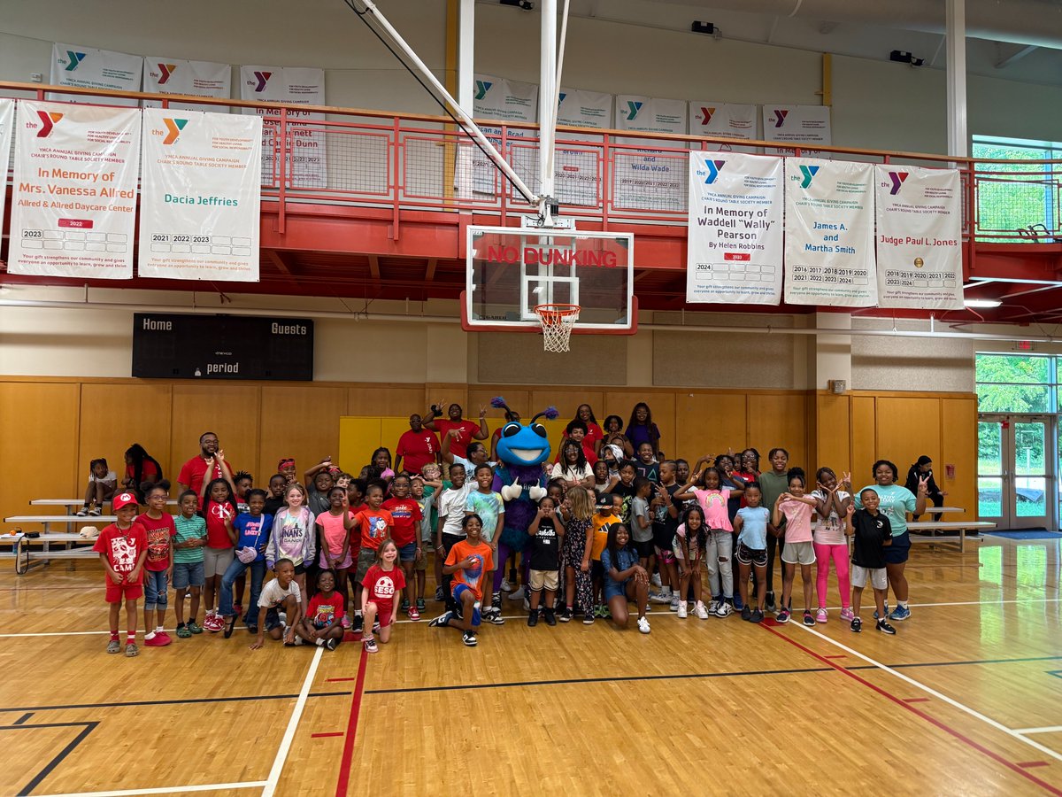 greensboroswarm's tweet image. Another summer is in the books with our Timeout For Fitness program presented by @NovantHealth! Over 500 kids at the Greensboro family of YMCAs had the chance to visit with Swarmy and learn about the importance of nutrition and staying active!