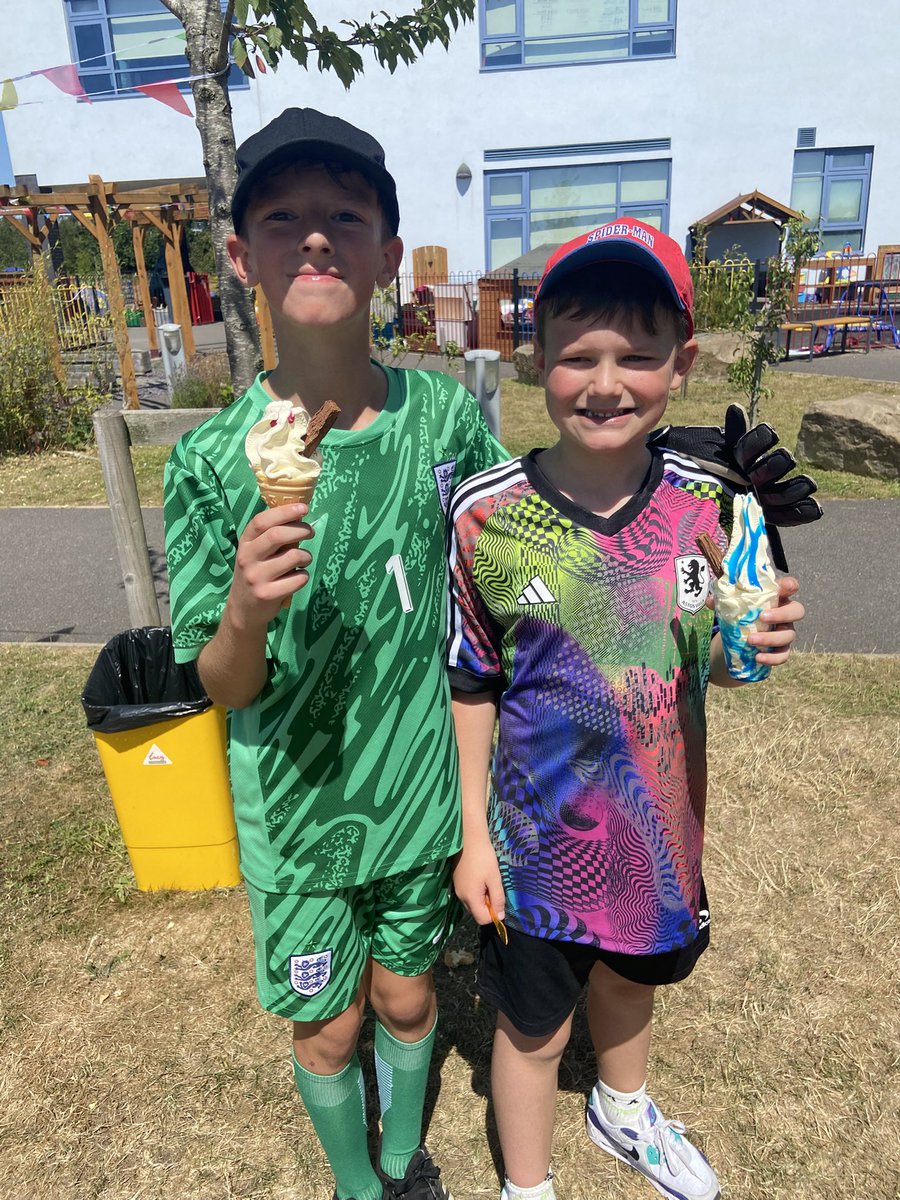 Well the Summer Carnival definitely bought the sunshine today ☀️

A huge thank you to our PFA 💚
Your hard work and dedication does not go unnoticed.

My boys had a great time 🍦<a href="/PoppyfieldSch/">Poppyfield Primary Academy</a> <a href="/PoppyfieldPFA/">PoppyfieldPFA</a>
