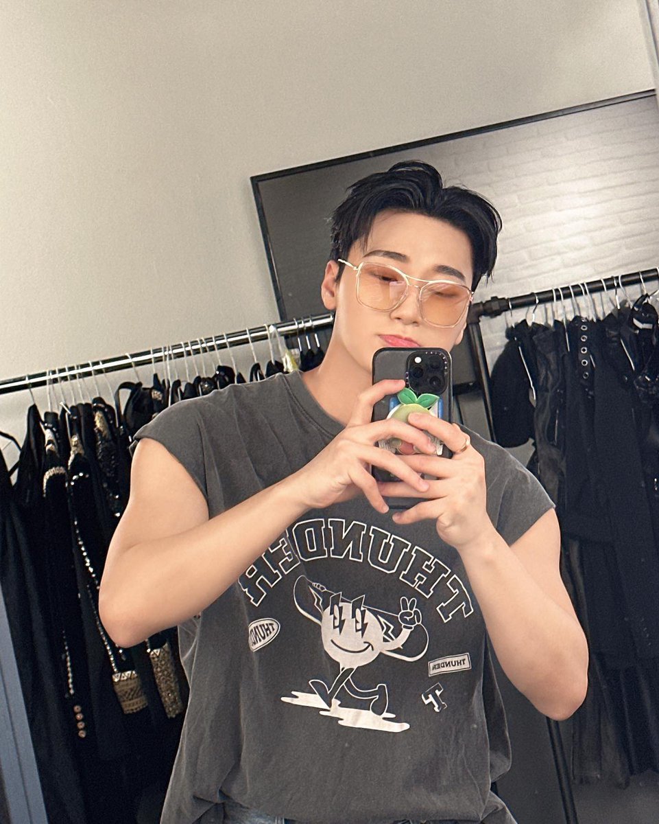 meowgamja's tweet image. 이런 선글라스 금지 (이런말하지마까요)