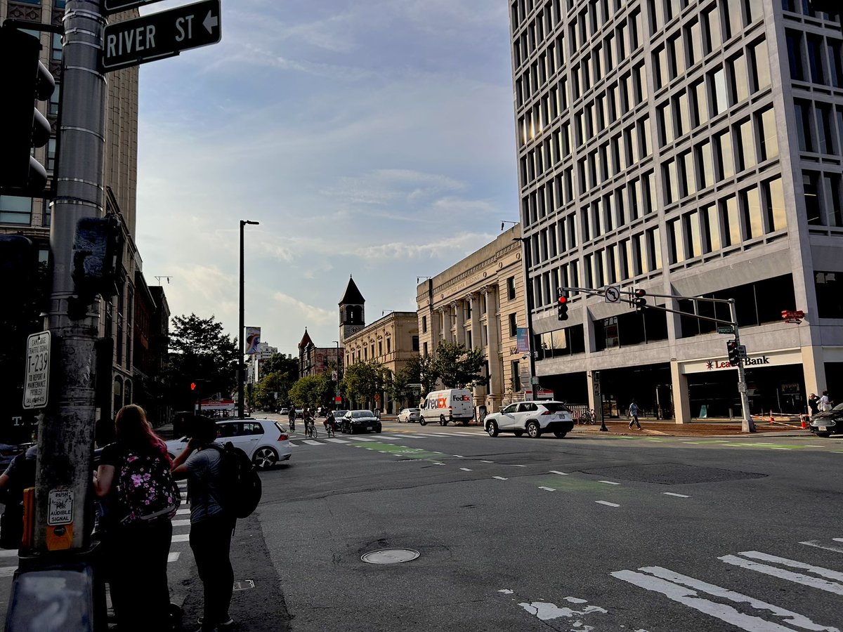 BattleLaqueen's tweet image. #HelloSunset