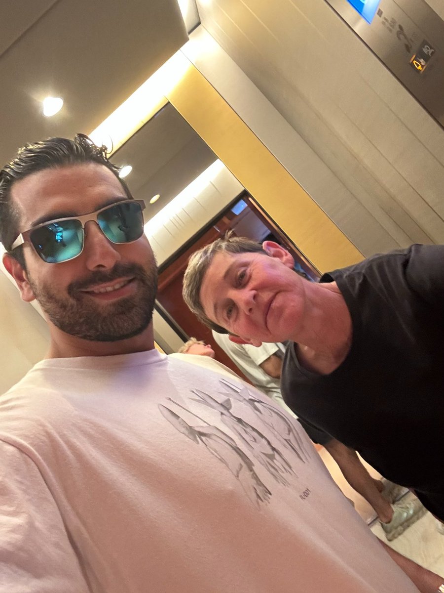 Younesrocks's tweet image. I told Ellen Degeneres I liked Trump. She wasn’t too pleased lol Plus I called her Ellen Degenerate by accident 😂
