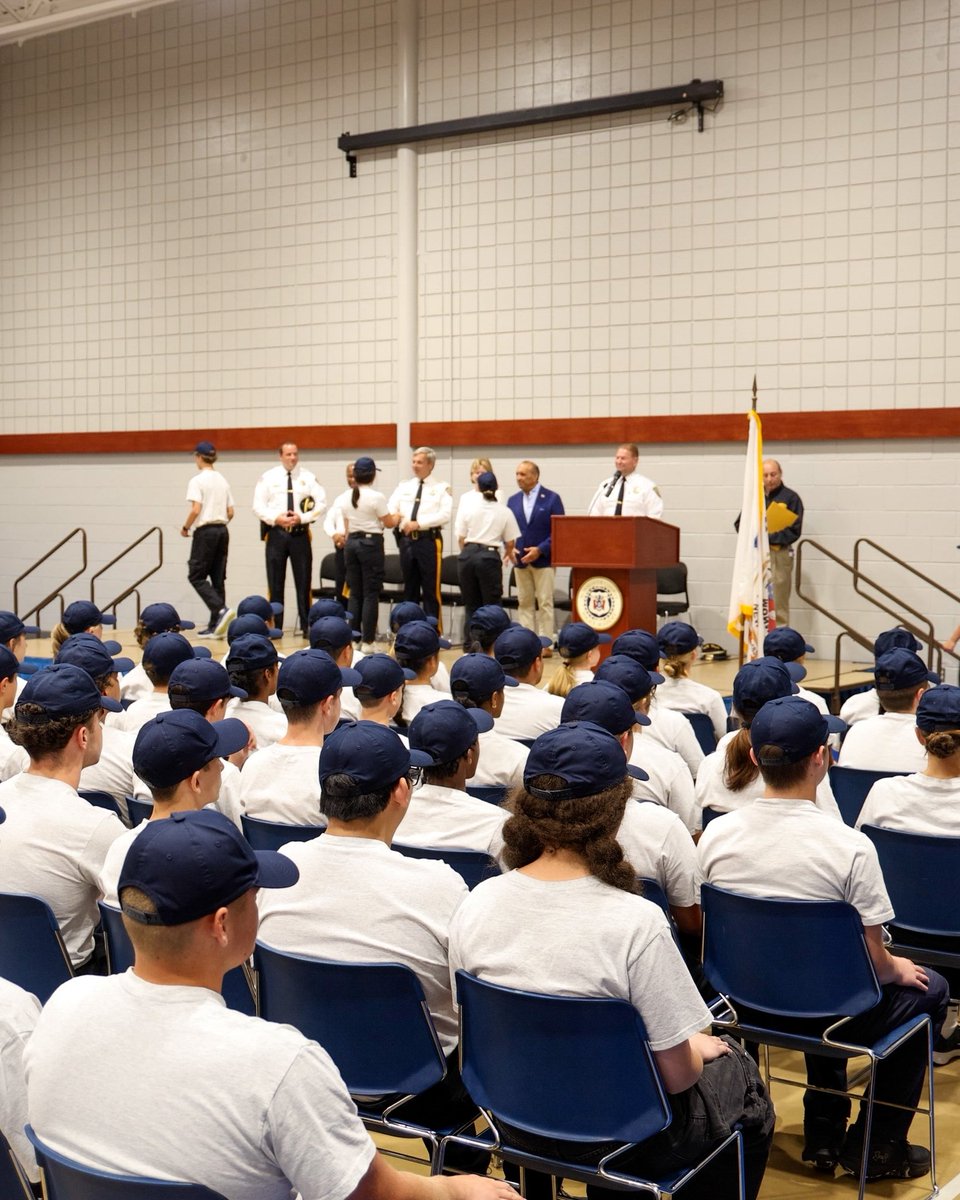 MonmouthSheriff's tweet image. Big congrats to the recruits of the 32nd Sheriff Youth Week class who graduated during a ceremony tonight. For one week 67 HS aged students explored various areas of law enforcement and emergency ops. @SheriffGolden and the #MCSONJ are proud of all and wish them the best of luck.