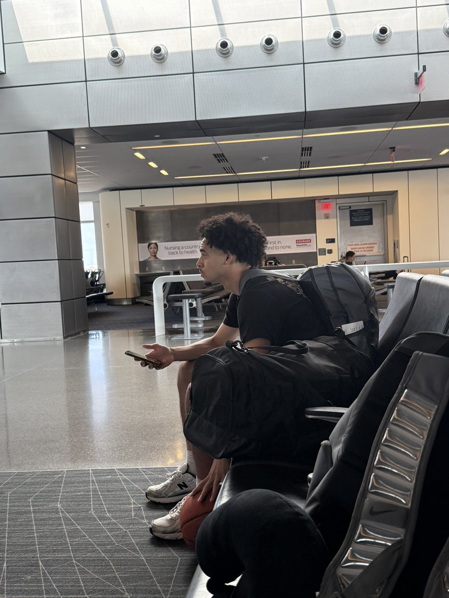 Seward_Hoops's tweet image. First flight EVER coming up for Quincey Kidd. ✈️
ATL, we are on the way!! @JUCOShowcase 🔥
#GoSaints ⚔️