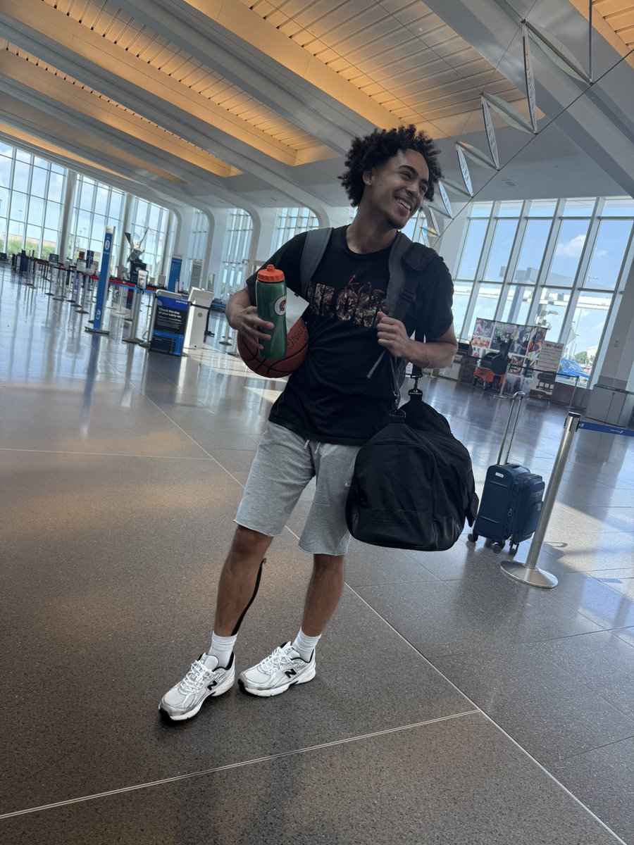 Seward_Hoops's tweet image. First flight EVER coming up for Quincey Kidd. ✈️
ATL, we are on the way!! @JUCOShowcase 🔥
#GoSaints ⚔️