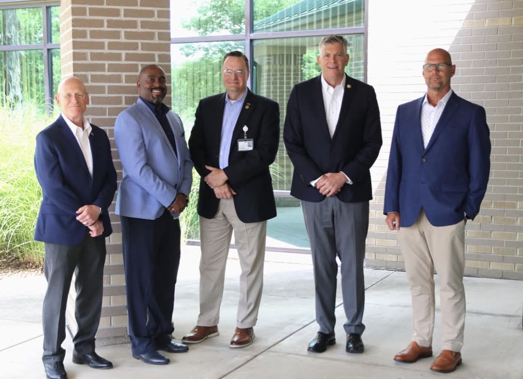 RepLaHood's tweet image. The @Rosecrance Harrison Campus in Rockford does incredible work to provide veterans, service members, and their families with behavioral health care services.
I’m grateful to Col. Baggio, Col. Draeger, Craig Riehle, Craig Stallings, and all the employees who are committed to…