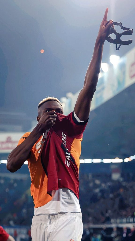 GheorgheHagi__'s tweet image. We love you! ♥️ @victorosimhen9 👑