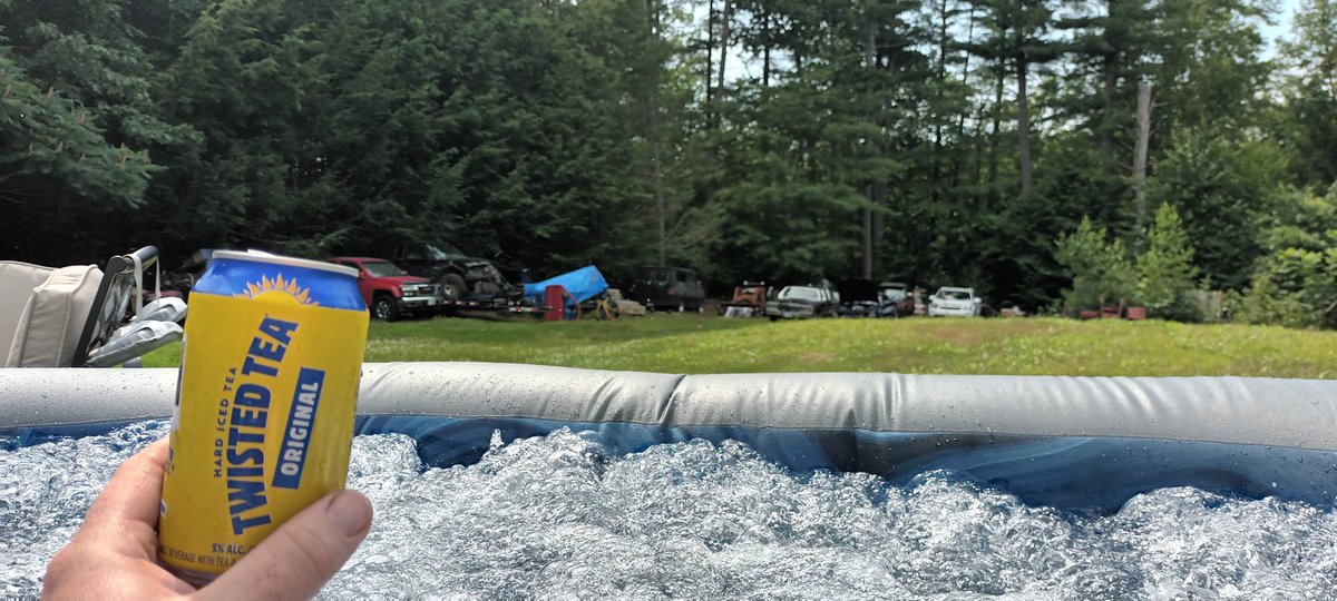 LittleRedAB's tweet image. Havent posted in a while lot going on, so heres me just being trash in the backyard