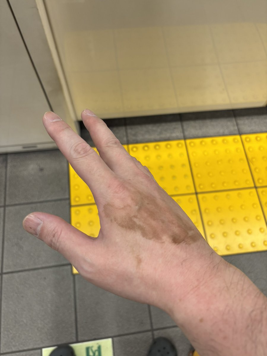 よくイベント時にギリまで塗装してて爪にサフとかの人もいますが
今日はコレです