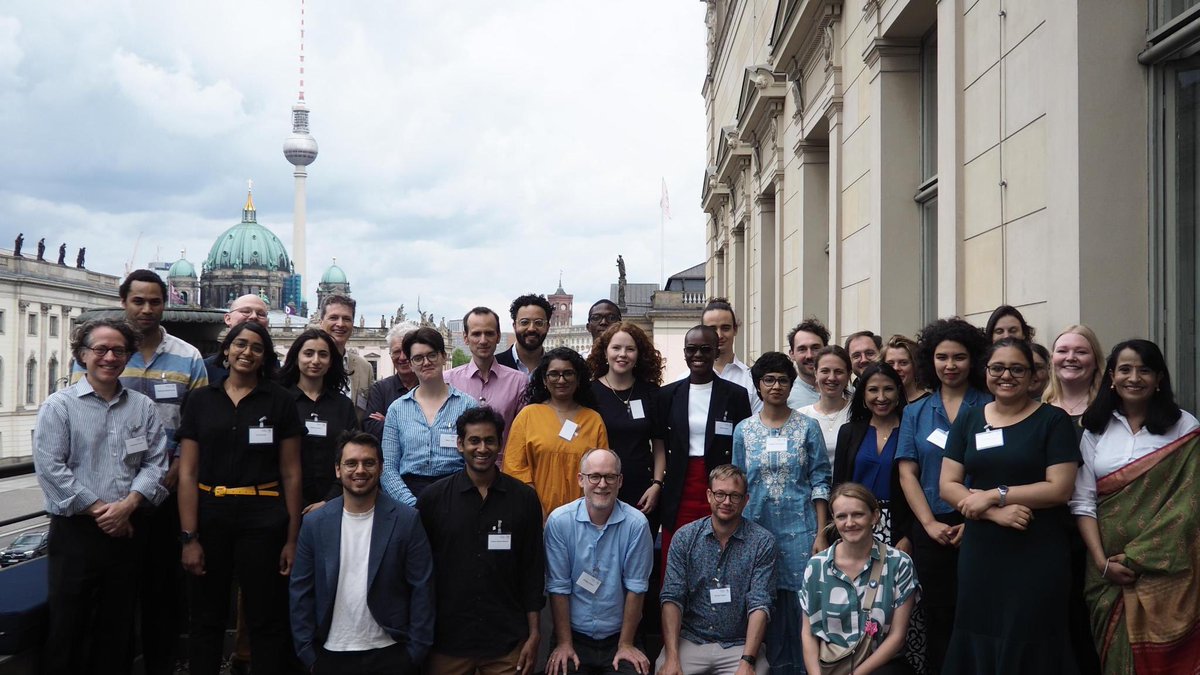 World Comparative Law / VRUe tweet media