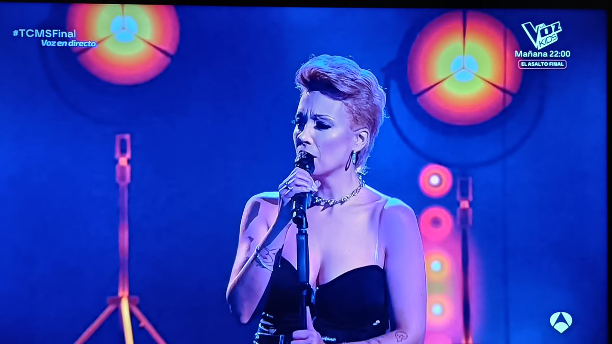 LadyNostalgiaM1's tweet photo. Las tablas y profesionalidad se le notan desde lejos
Fantástica imitación de #gisela
Por cierto preciosa canción la elegida por ella en esta gala
#TCMSFinal https://t.co/yNJxAIL2BQ