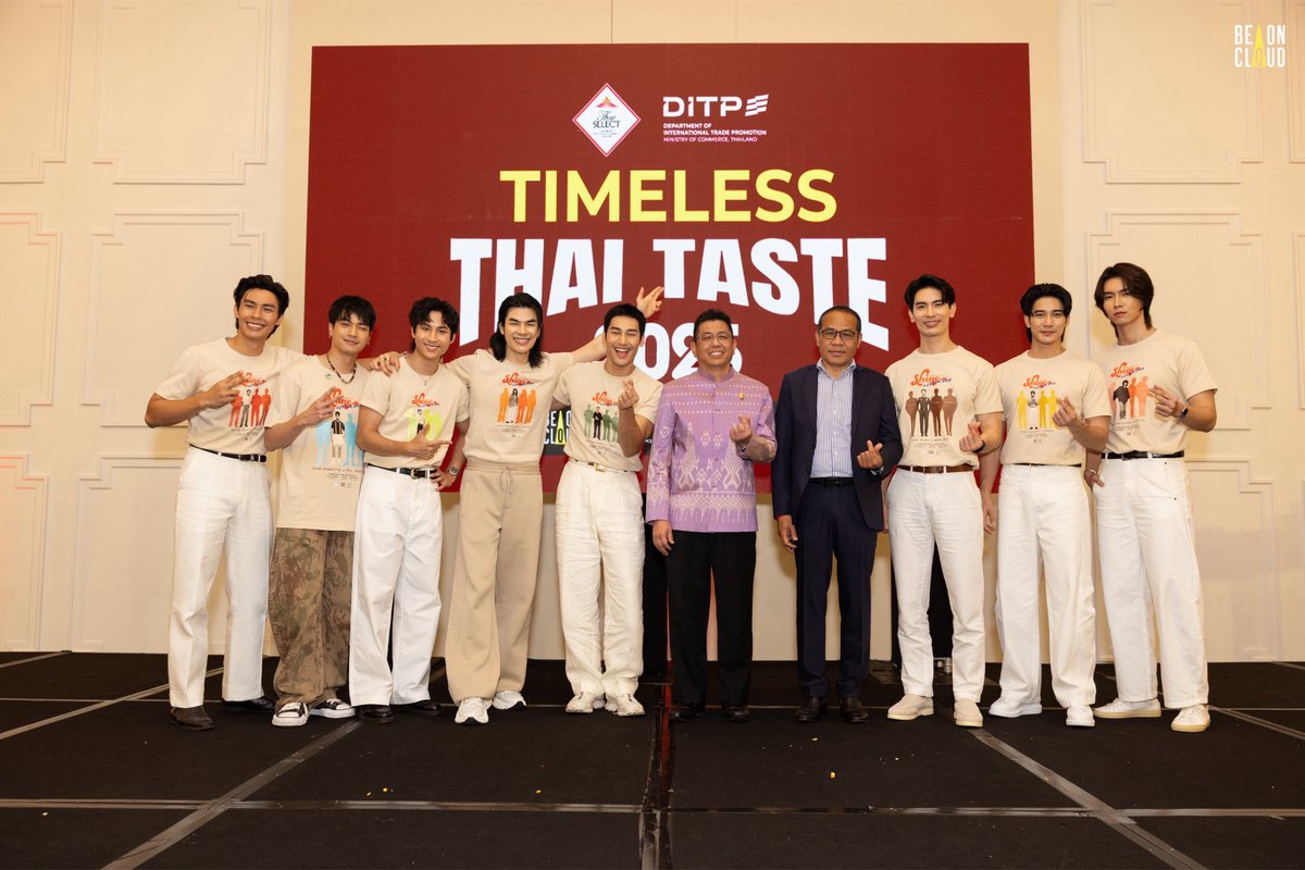 'มาย อาโป ยูโร เจเจ บั๊ม ปีเตอร์ สน โอบ’ นักแสดงจากซีรีส์ Shine ร่วมงาน Timeless Thai Taste 2025 ที่เมืองไมอามี่ สหรัฐอเมริกา 📸✨

#ShineUSATourMIA
#TimelessThaiTaste #ShineTheSeries