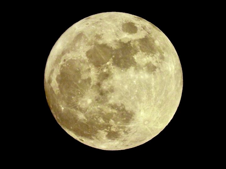 J__xl's tweet photo. 1:25 ص ||  ليلة تأمل جمال القمر  ♡ً 🌖 https://t.co/i7PrXL9Rq8