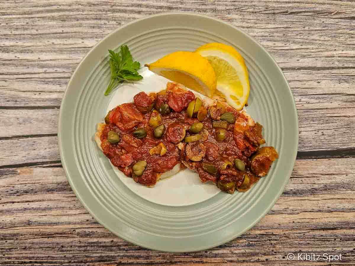 Have you tried Snapper Veracruz? It's a healthy, easy-to-make, delicious Mexican fish recipe with tomatoes, olives, and capers. This is Jeff's recipe:
kibitzspot.com/snapper-veracr… via <a href="/KibitzSpot/">KibitzSpot</a>

#glutenfree #fishrecipe #veracruz