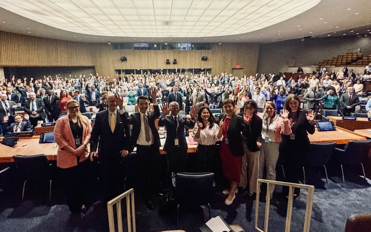 LatviaUN_NY's tweet image. Latvia🇱🇻 welcomes agreement to establish permanent #UN mechanism to promote responsible state behavior in cyberspace. This milestone concludes work of Open-Ended Working Group on ICT Security #OEWG (2021-2025), ably chaired by @SingaporeUN . We remain committed to supporting…
