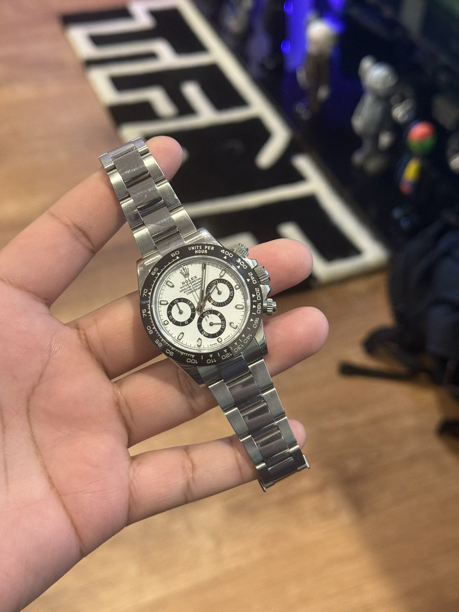 Rolex Panda Daytona 🐼 
2017 Full Set
$28,500 USDC

Join the discord for more deals, link in bio ✅
