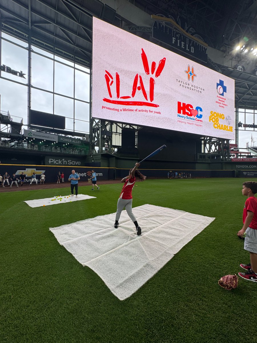 PBATS's tweet image. What a week for the PLAY campaign, with events across the league with the @astros, @Cardinals, @Yankees and @Brewers.
Check out the full recap of the busy week here: bit.ly/3IlVL0B