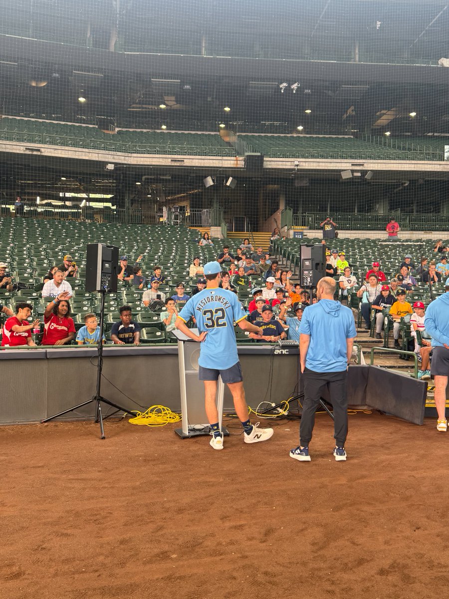 PBATS's tweet image. What a week for the PLAY campaign, with events across the league with the @astros, @Cardinals, @Yankees and @Brewers.
Check out the full recap of the busy week here: bit.ly/3IlVL0B