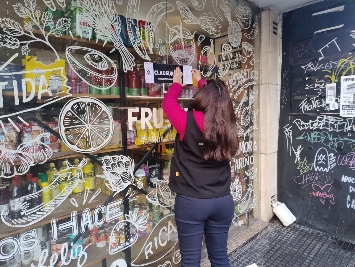 IpaMuniCba's tweet photo. CLAUSURA DE TRES COMERCIOS POR INCUMPLIMIENTOS AMBIENTALES🚨

👉🏻Desde el instituto, desarrollamos un operativo en B° San Martín en el que se procedió a la clausura de tres locales comerciales por diversas infracciones. https://t.co/GnPbWchvxh