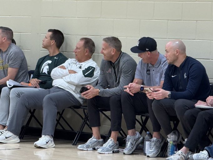 Tom Izzo is 70 years old 

He’s 737-302 in 30 years as the Head Coach at Michigan State 

He’s been to 8 Final Fours, Won 11 Big 10 Regular Season Championships

Been the National Coach of the Year Multiple times

Yet here he is

Courtside at EYBL, recruiting his ass off 

LEGEND