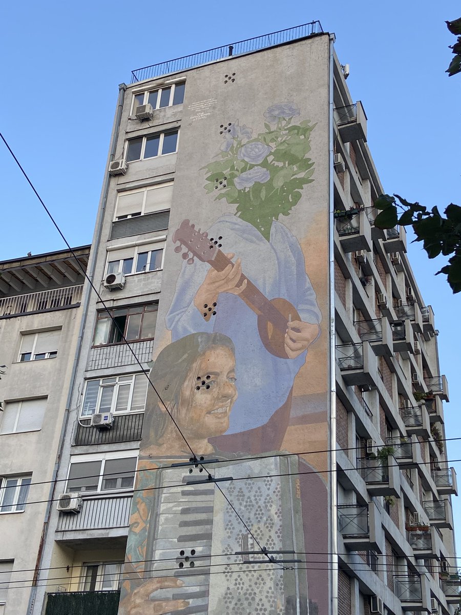 Объясните мне тот факт, что в Белграде есть мурал с Маргаритой симонян и ее мужем