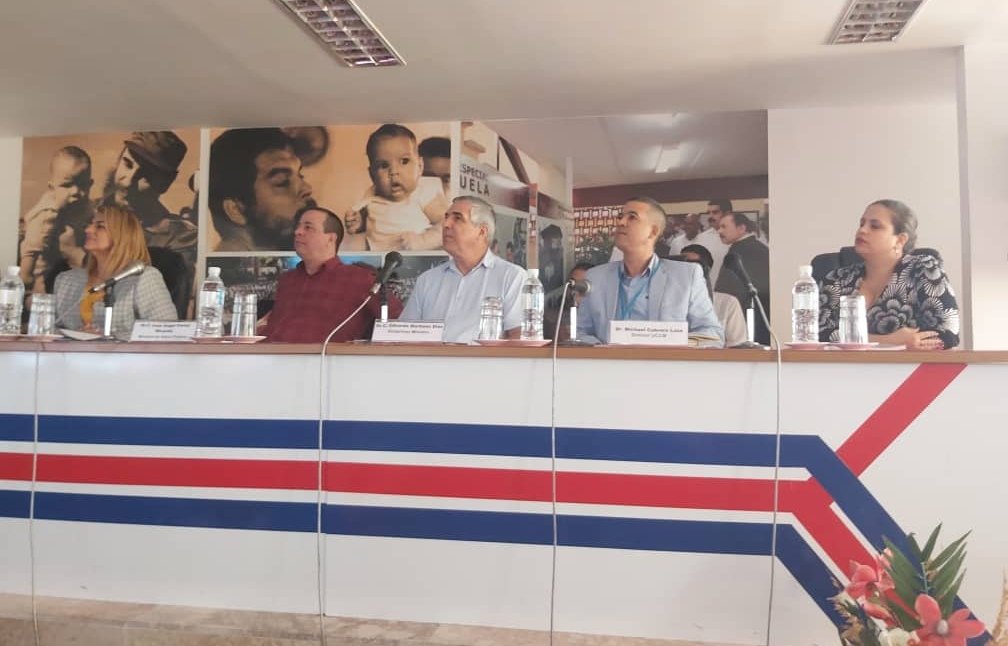 🔊Presidió el Viceprimer Ministro Eduardo Martínez Díaz <a href="/EdMartDiaz/">Eduardo Martínez Díaz</a> la clausura de la XXIII Reunión de Jefes de Misiones Médicas en el Exterior. Este evento ratificó el compromiso de 🇨🇺 con la colaboración médica internacional, fieles al legado de #FidelPorSiempre 
#UnidosXCuba