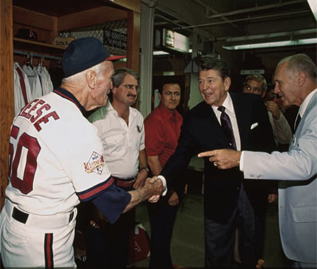 July 11, 1989 - President Ronald Reagan visits with Vin Scully and greets the #Royals Bo Jackson and #Angels coach Jimmie Reese at the #AllStarGame in Anaheim.
(📸 V.J. Lovero/Sports Illustrated &amp; Angels Baseball)
#MLB #OTD #1980s