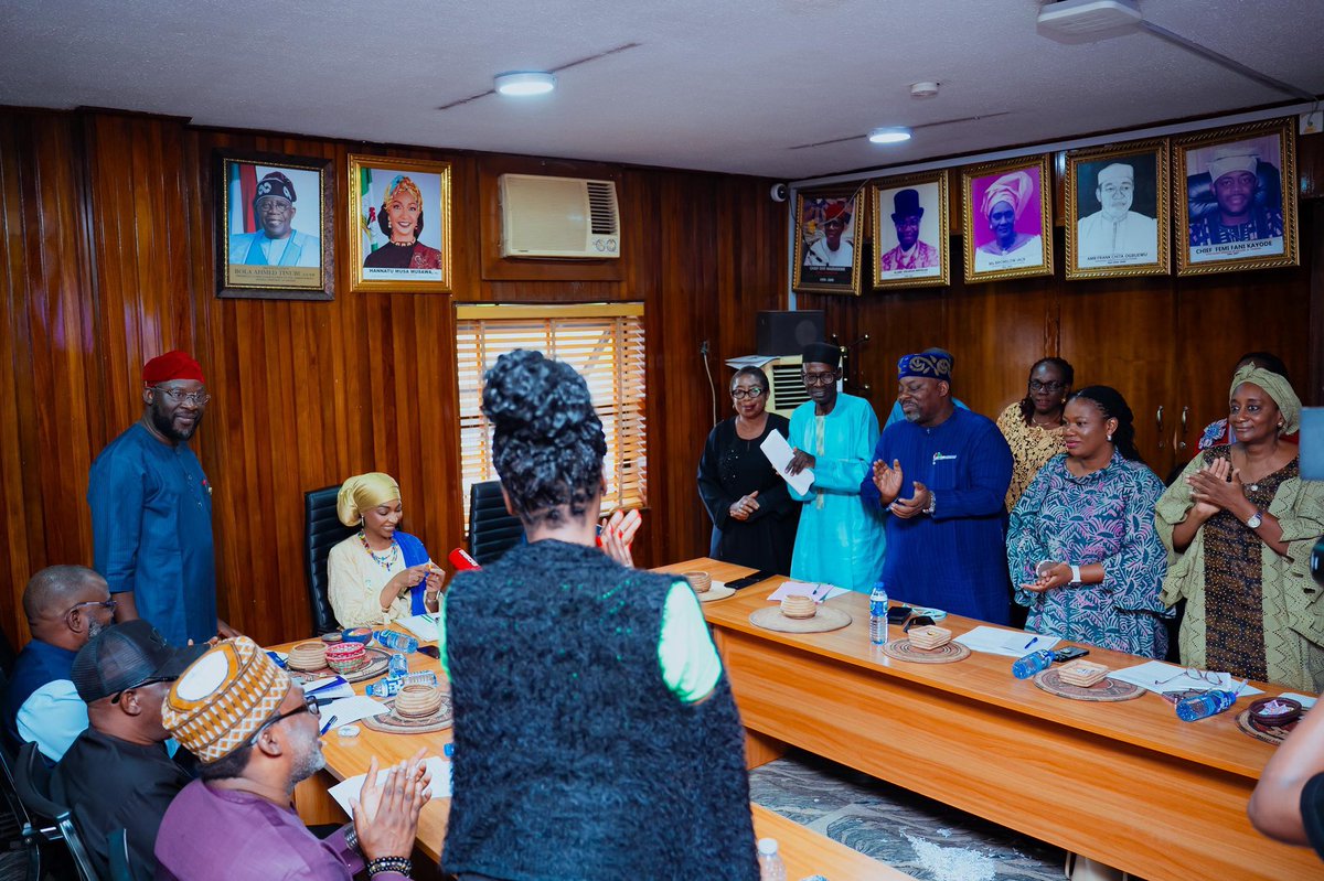 Fmactce_Nigeria's tweet image. She urged committee members to approach this national task with integrity, expertise, and unity, noting that their work would culminate in an unforgettable celebration of African talent, culture, and heritage.

#FMACTCE #AFRIMA2025 #UnstoppableAfrica #HannatuMusaMusawa…