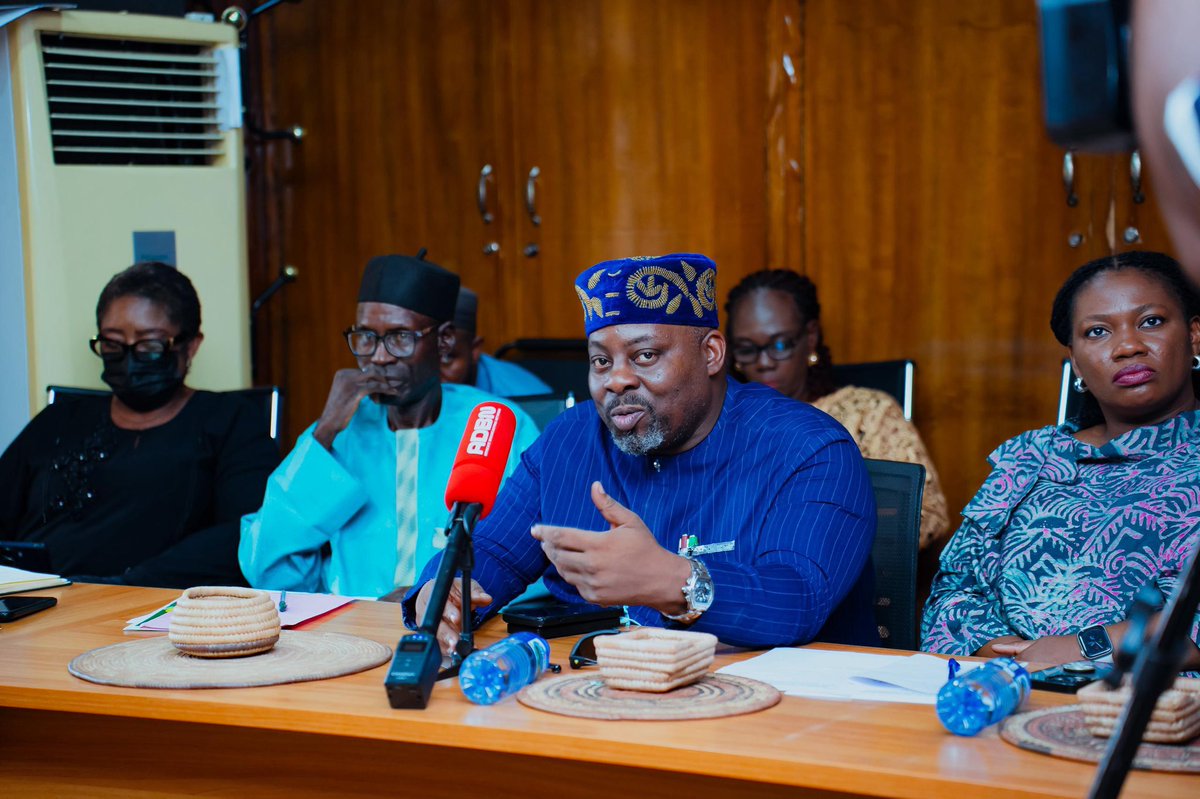 Fmactce_Nigeria's tweet image. She urged committee members to approach this national task with integrity, expertise, and unity, noting that their work would culminate in an unforgettable celebration of African talent, culture, and heritage.

#FMACTCE #AFRIMA2025 #UnstoppableAfrica #HannatuMusaMusawa…