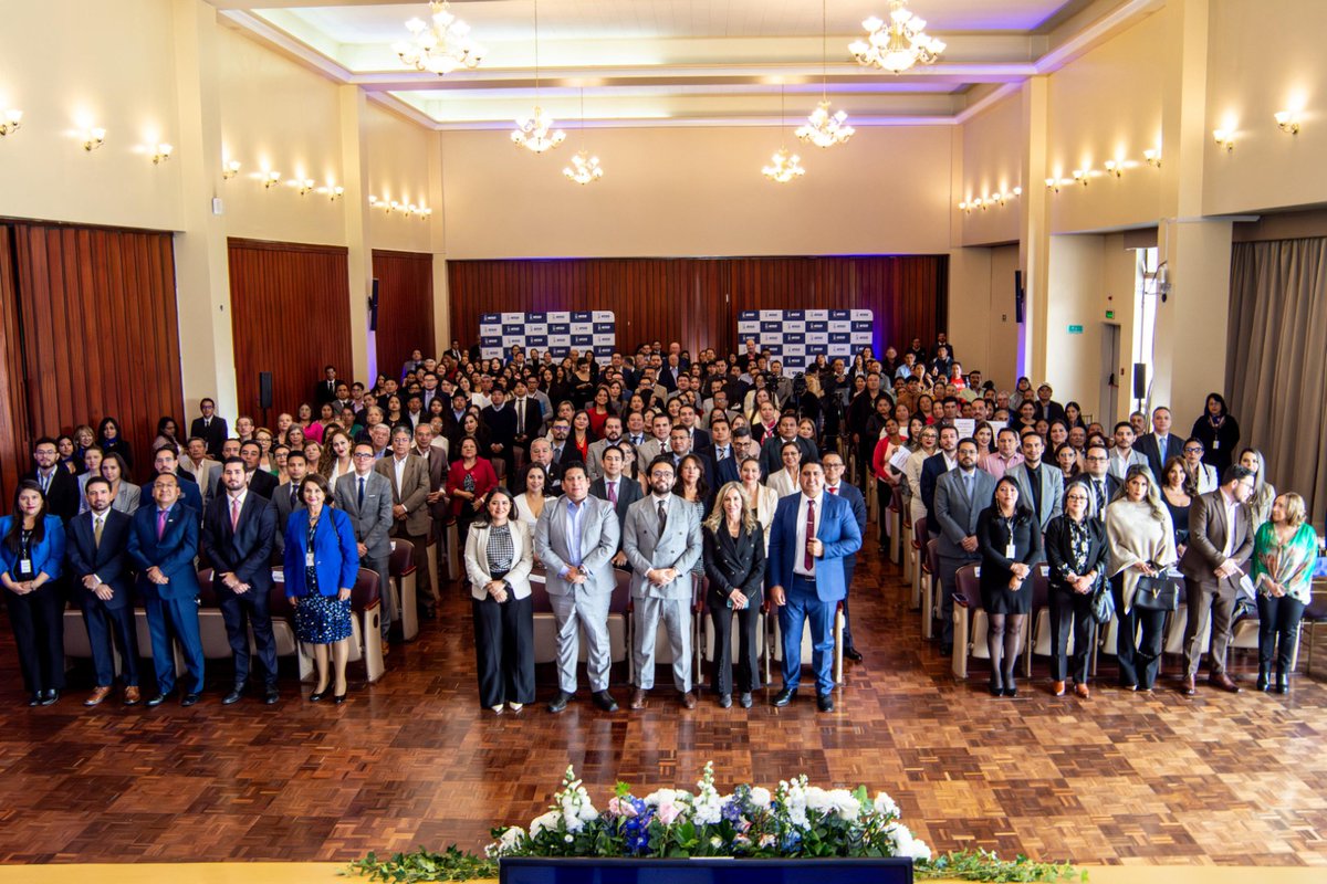 Participaron <a href="/Edgarjoselama/">Edgar José Lama</a>, presidente del Consejo Directivo del <a href="/IESSec/">IESS</a>; María de los Ángeles Rodríguez, vocal de los Empleadores; <a href="/GomezlRichard/">Richard Gomez</a>, vocal de los Asegurados; <a href="/FranciscoAbad25/">Francisco Abad</a>, director general; <a href="/Caro_MolinaR/">Carolina Molina R</a>, subdirectora general; autoridades nacionales y locales.