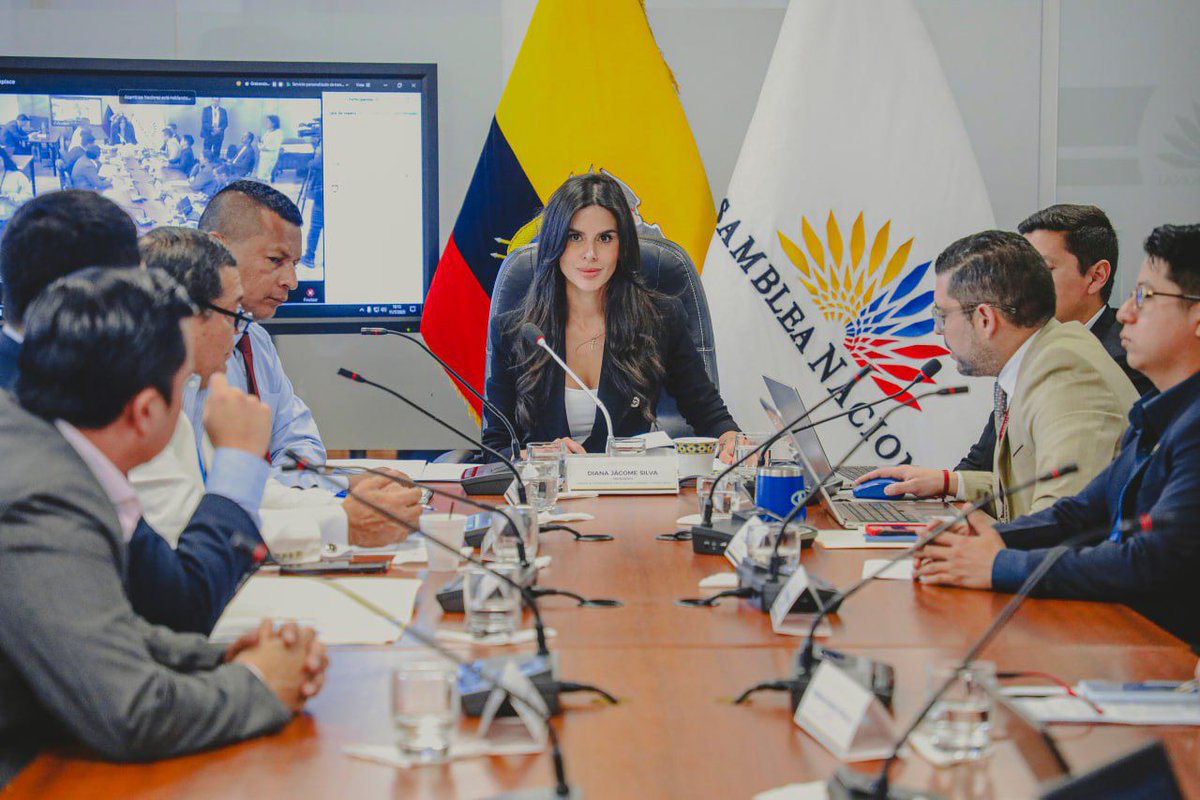 #AsambleaEc2025 | <a href="/ParticipacionAN/">Comisión de Transparencia, Participación Ciudadana</a> instala la sesión N°011. 

Sigue su desarrollo en vivo ▶️facebook.com/share/v/1WBva6…