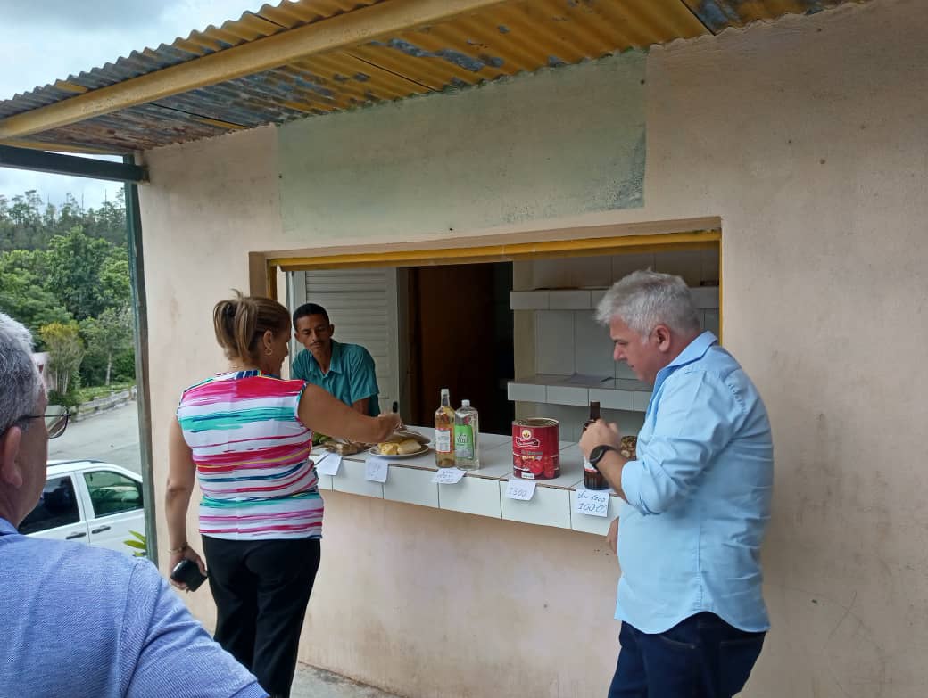 En nuestro recorrido por Guantánamo visitamos varios municipios, donde comprobamos los aseguramientos y ofertas para la etapa estival, la entrega de los productos de la canasta familiar normada, la recreación sana y otros asuntos.
#ComercioCuba #VeranoSiempreJoven